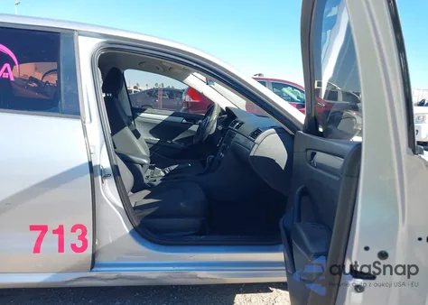 2012 Volkswagen Passat 2.5L S z USA, uszkodzony, nr VIN 1VWAP7A38CC079984